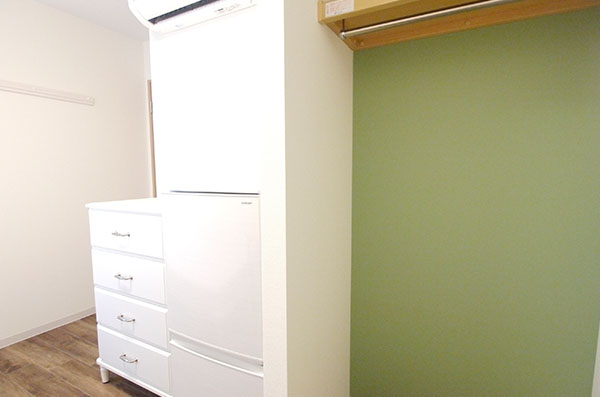 The back of opencloset in room 502 is moss green