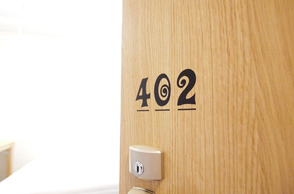 Room402