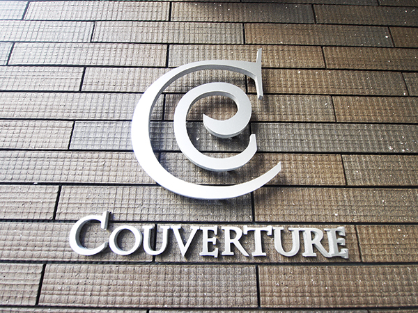 The couverture sign is a landmark