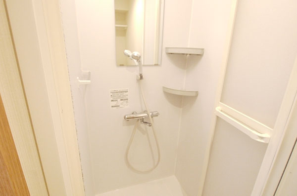 205号室のシャワールーム