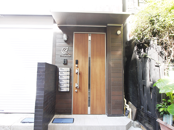クーベルチュールプチ日本橋本町の玄関です