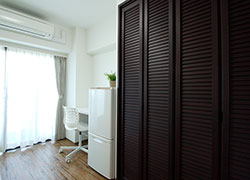 Room C with large sized closet.