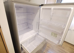 ペアルームの冷蔵庫は3ドア・たっぷり収納 270?