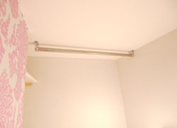 Epipe hanger which is easy to hang clothes is in room D.