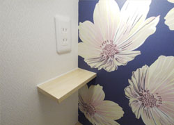 There are outlets and shelves convenient for mobile charging in A, B, E room, bedside.