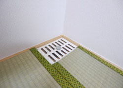 In the lower row of A, B, E room, air circulation is possible by under-floor ventilation so that moisture does not stay